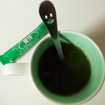 ＮＥＷの青汁になったの（＾ｍ＾）ウフフ　　ん～（＾０＾）ＮＥＷになった青汁でも、青汁入り緑茶おいしいわぁ～（＾＿＾）健康的ドリンクよねッ＾＾ごちそう様♪